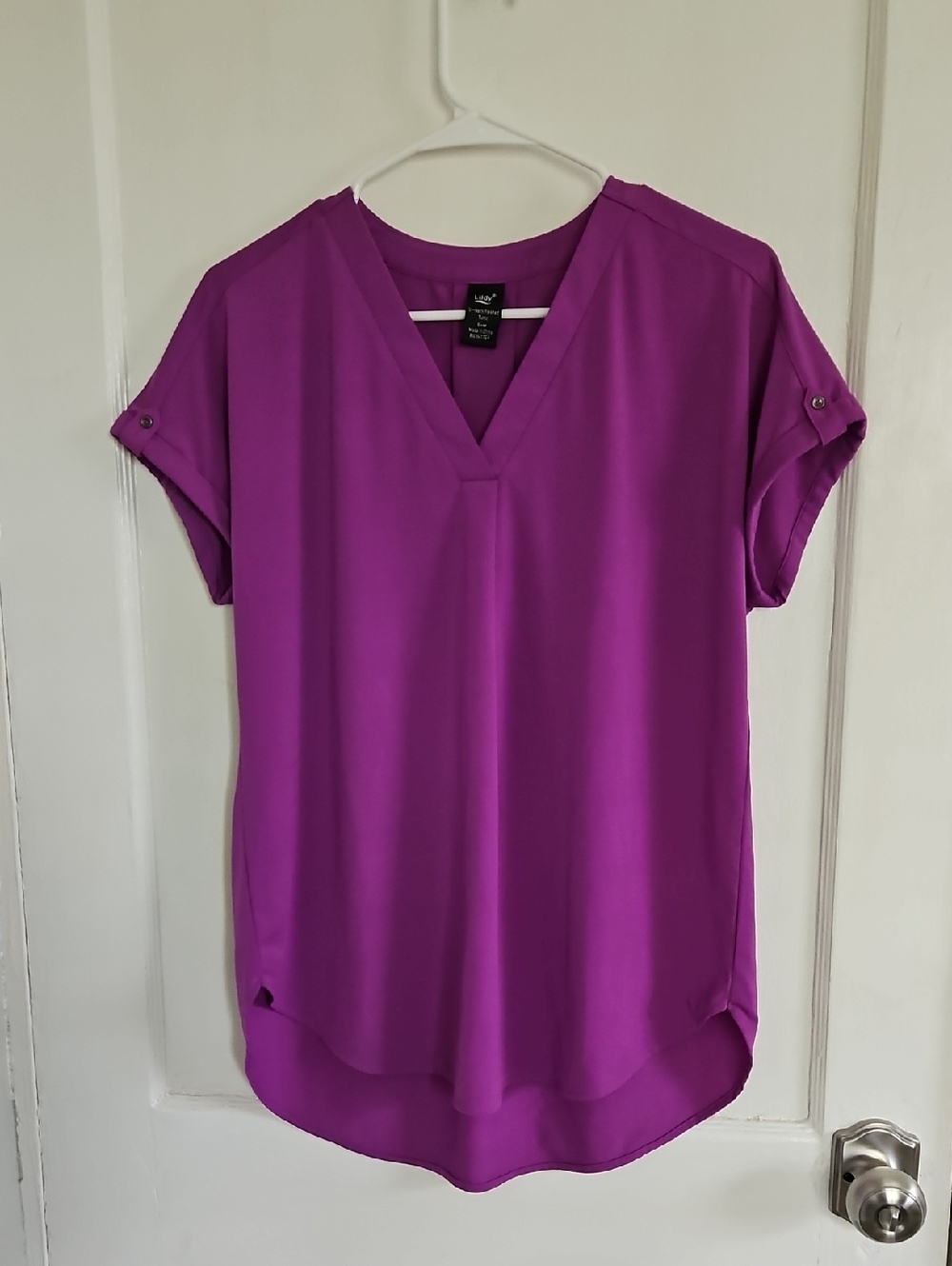Lildy V-neck Short Sleeve Blouse in Bright Magenta